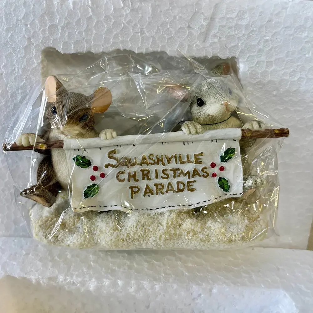 Squashville Christmas Parade Banner Charming Tails Figurine Silvestri Dean Griff